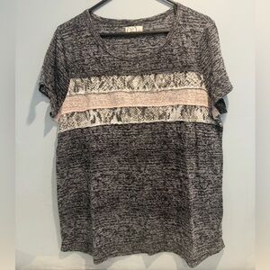 Maurices Textured Gray and Pink Short Sleeve Tee